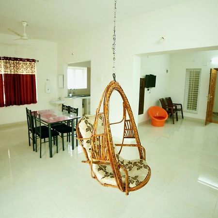 Truelife Homestays - Alamelu Avenue - Fully Furnished Ac 2Bhk Apartments In Tirupati - Walkable To Restaurants & Super Market - Fast Wifi - Kitchen - Easy Access To Airport, Railway Station, Sri Padmavathi & Tirumala Temple ภายนอก รูปภาพ